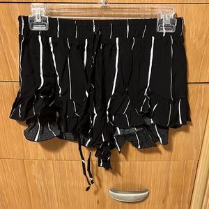 Honey punch size S, black with white stripe hi-low short